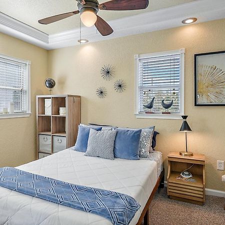 Retro Retreat In Dtsp - Explore The Downtown Area Sankt Petersburg Exterior foto