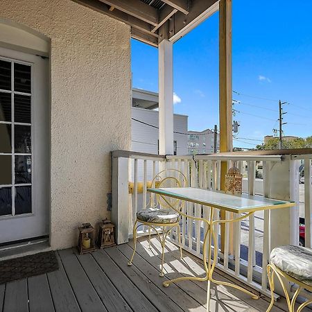 Retro Retreat In Dtsp - Explore The Downtown Area Sankt Petersburg Exterior foto