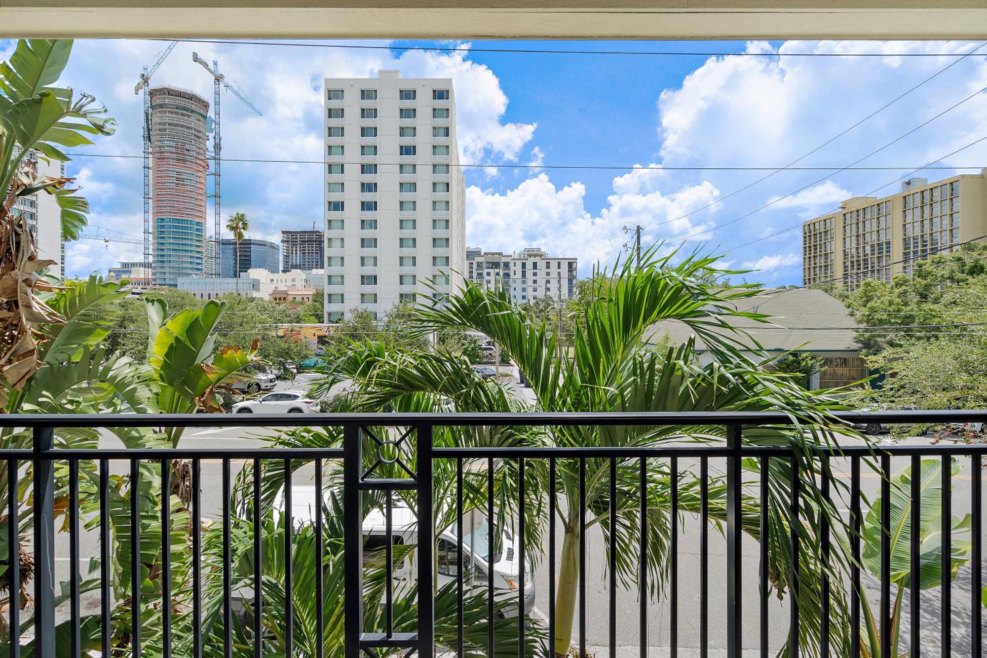 Retro Retreat In Dtsp - Explore The Downtown Area Sankt Petersburg Exterior foto