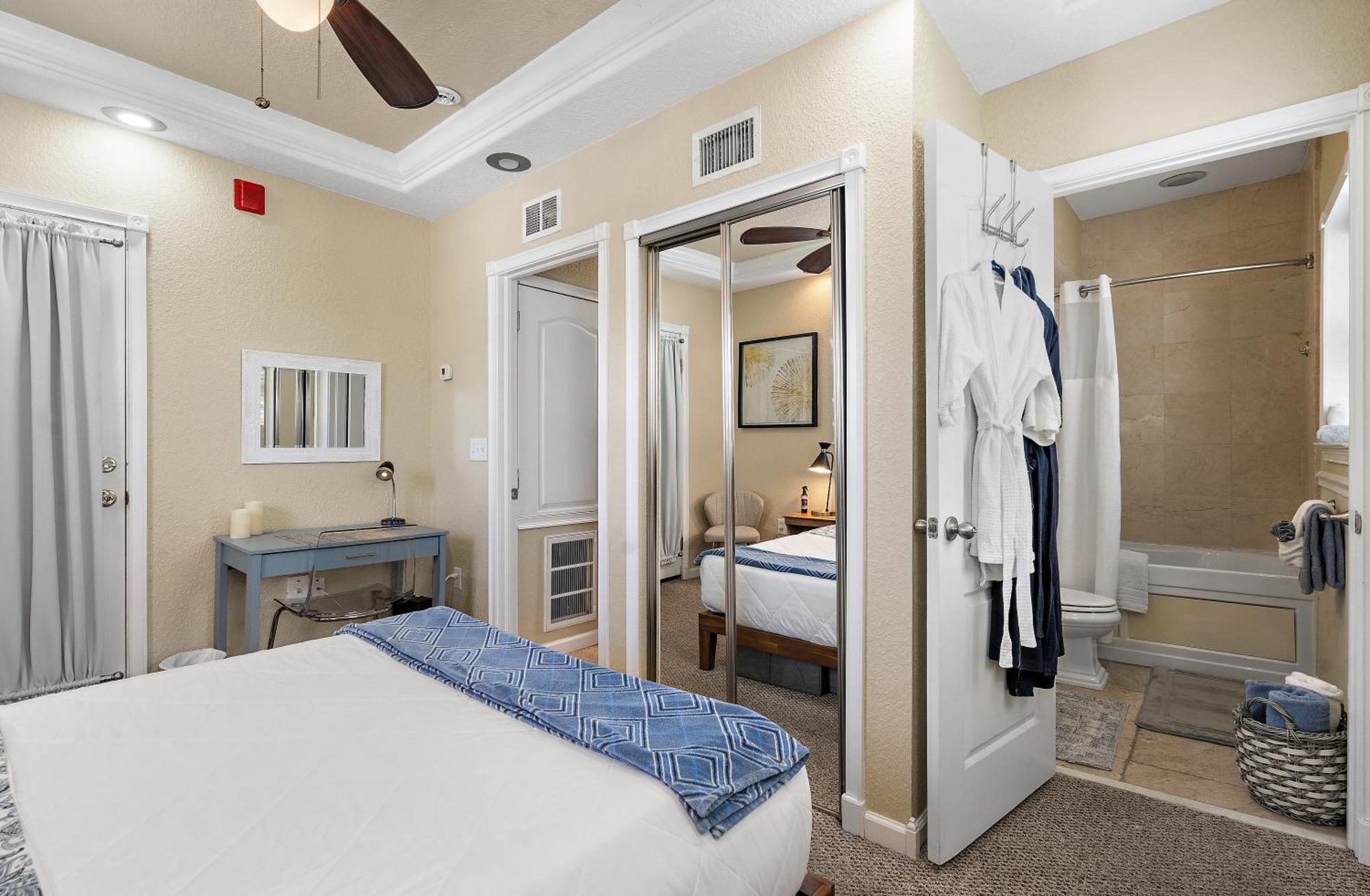 Retro Retreat In Dtsp - Explore The Downtown Area Sankt Petersburg Exterior foto