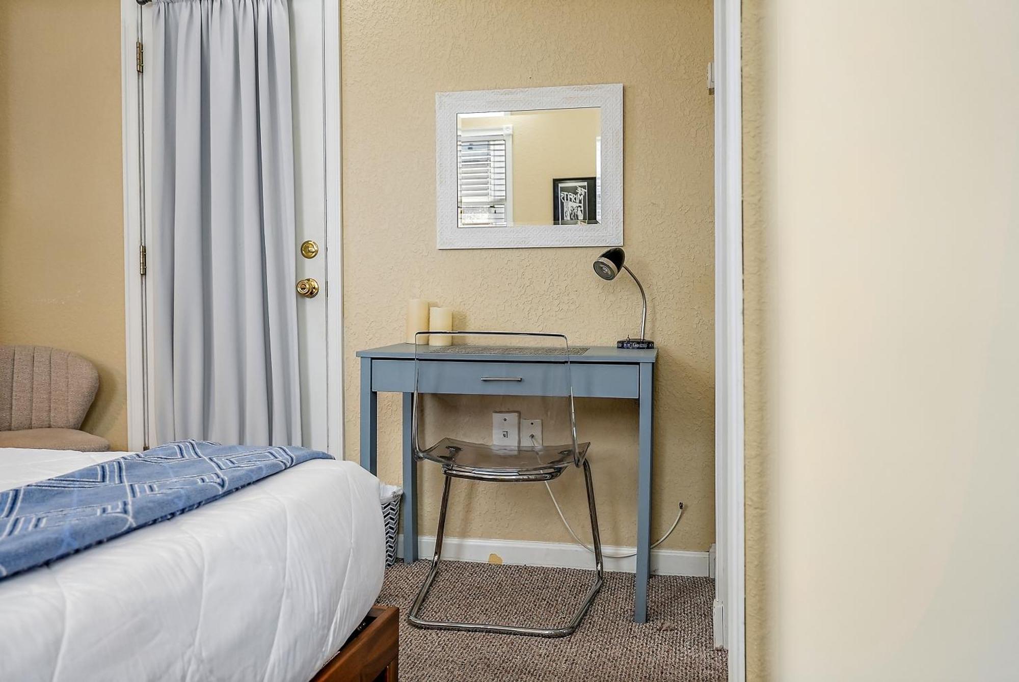 Retro Retreat In Dtsp - Explore The Downtown Area Sankt Petersburg Exterior foto