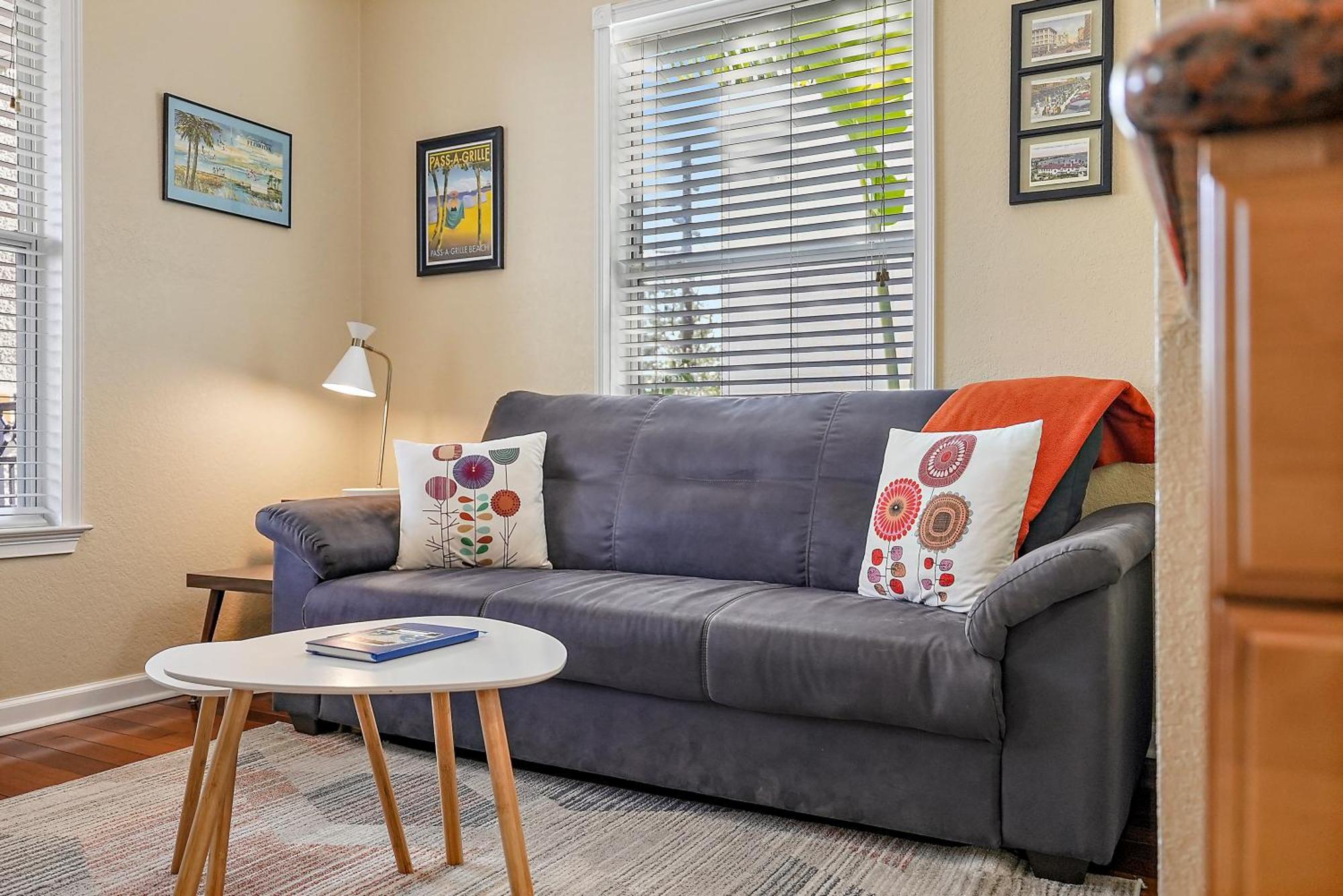 Retro Retreat In Dtsp - Explore The Downtown Area Sankt Petersburg Exterior foto