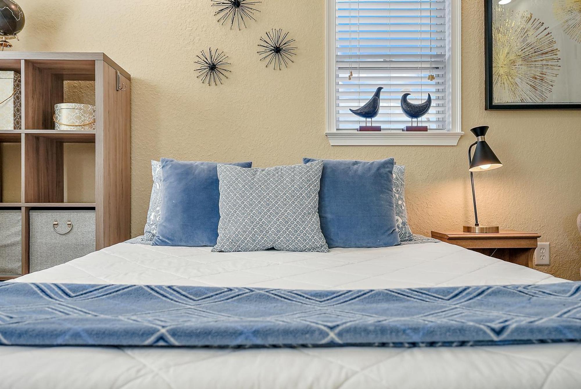 Retro Retreat In Dtsp - Explore The Downtown Area Sankt Petersburg Exterior foto