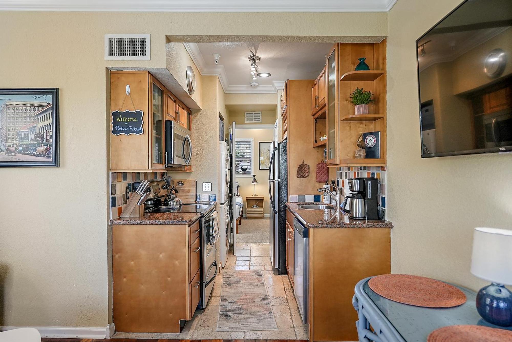 Retro Retreat In Dtsp - Explore The Downtown Area Sankt Petersburg Exterior foto