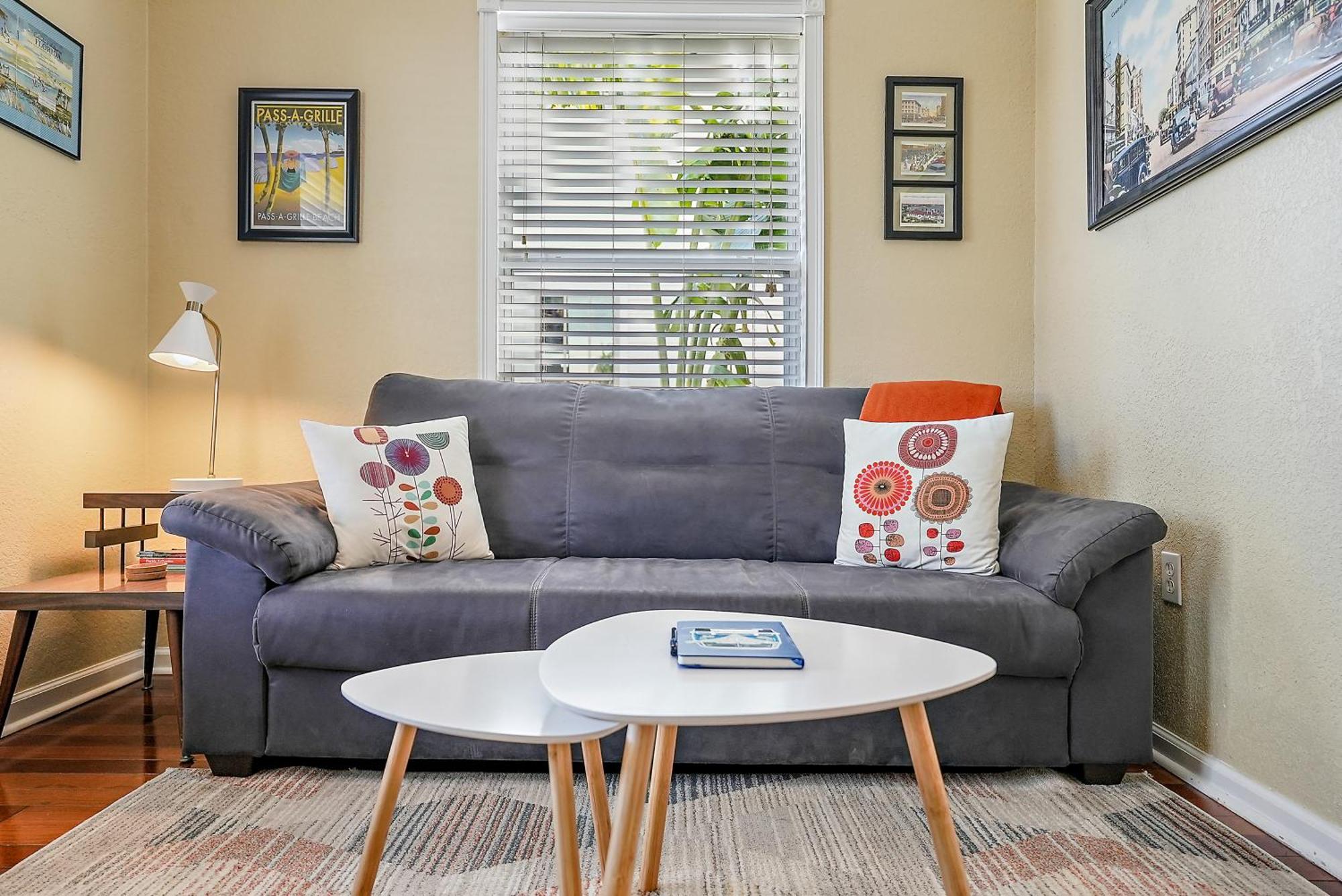Retro Retreat In Dtsp - Explore The Downtown Area Sankt Petersburg Exterior foto