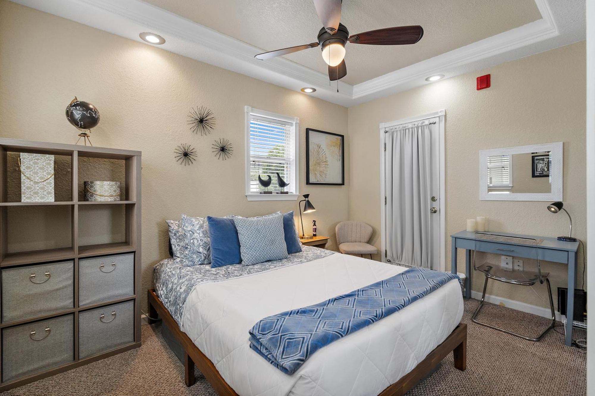 Retro Retreat In Dtsp - Explore The Downtown Area Sankt Petersburg Exterior foto